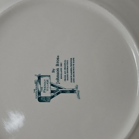 Johnson Brothers Friendly Village Schoolhouse Dinner Plate 10 in. - Picture 4 of 4